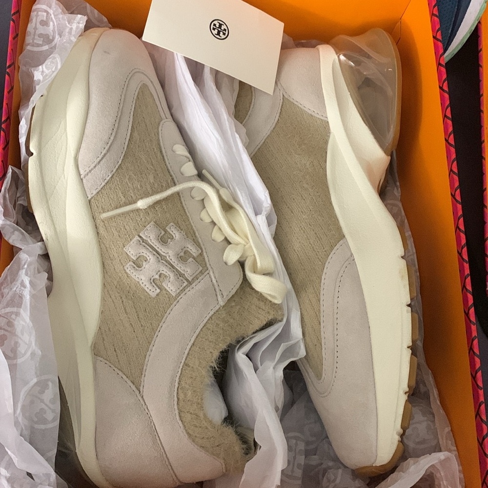 Tory Burch GOOD LUCK MOHAIR TRAINER
MOHAIR / KNIT CALCARE Sneakers in box $298 - Picture 14 of 17